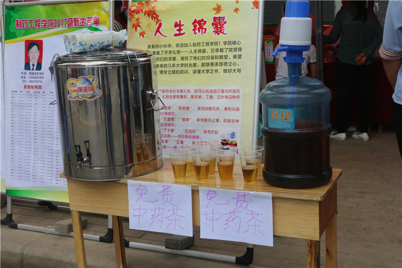 精心熬制的中药饮品